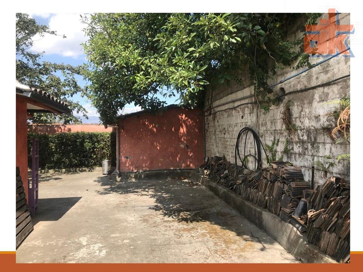 Propiedad de 3 Casas + Áreas Sociales en Conocoto – 2.500 m² — imagen 9