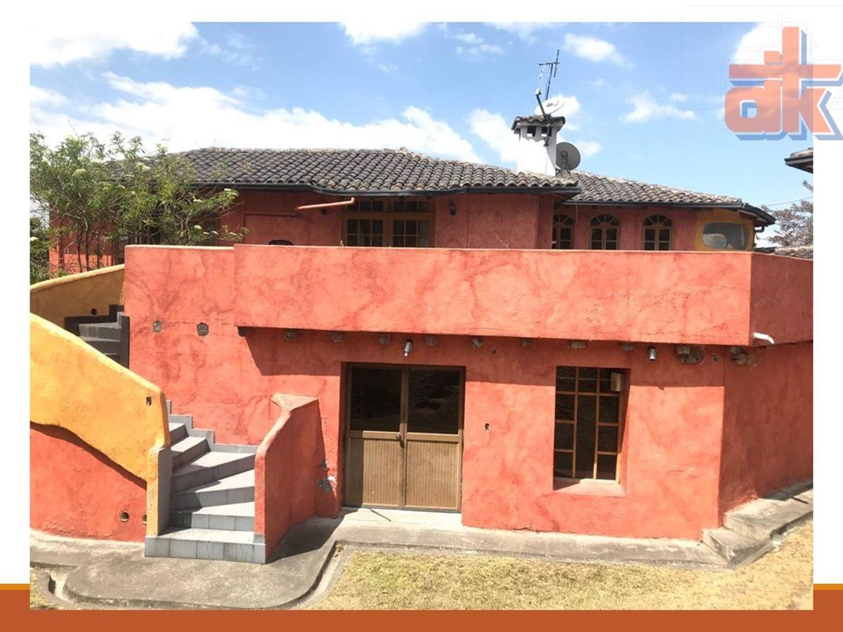 Propiedad de 3 Casas + Áreas Sociales en Conocoto – 2.500 m² — imagen 6