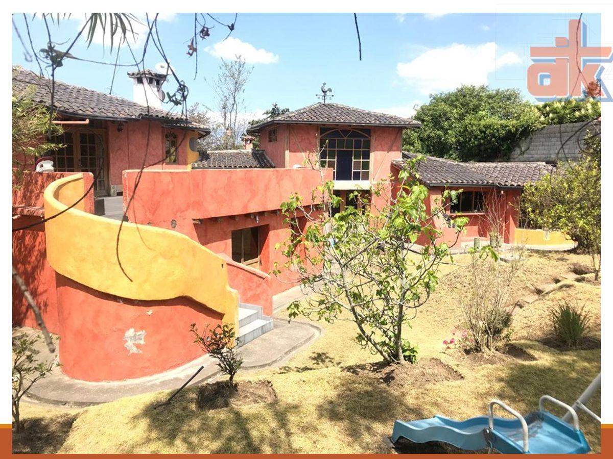 Propiedad de 3 Casas + Áreas Sociales en Conocoto – 2.500 m² — imagen 4