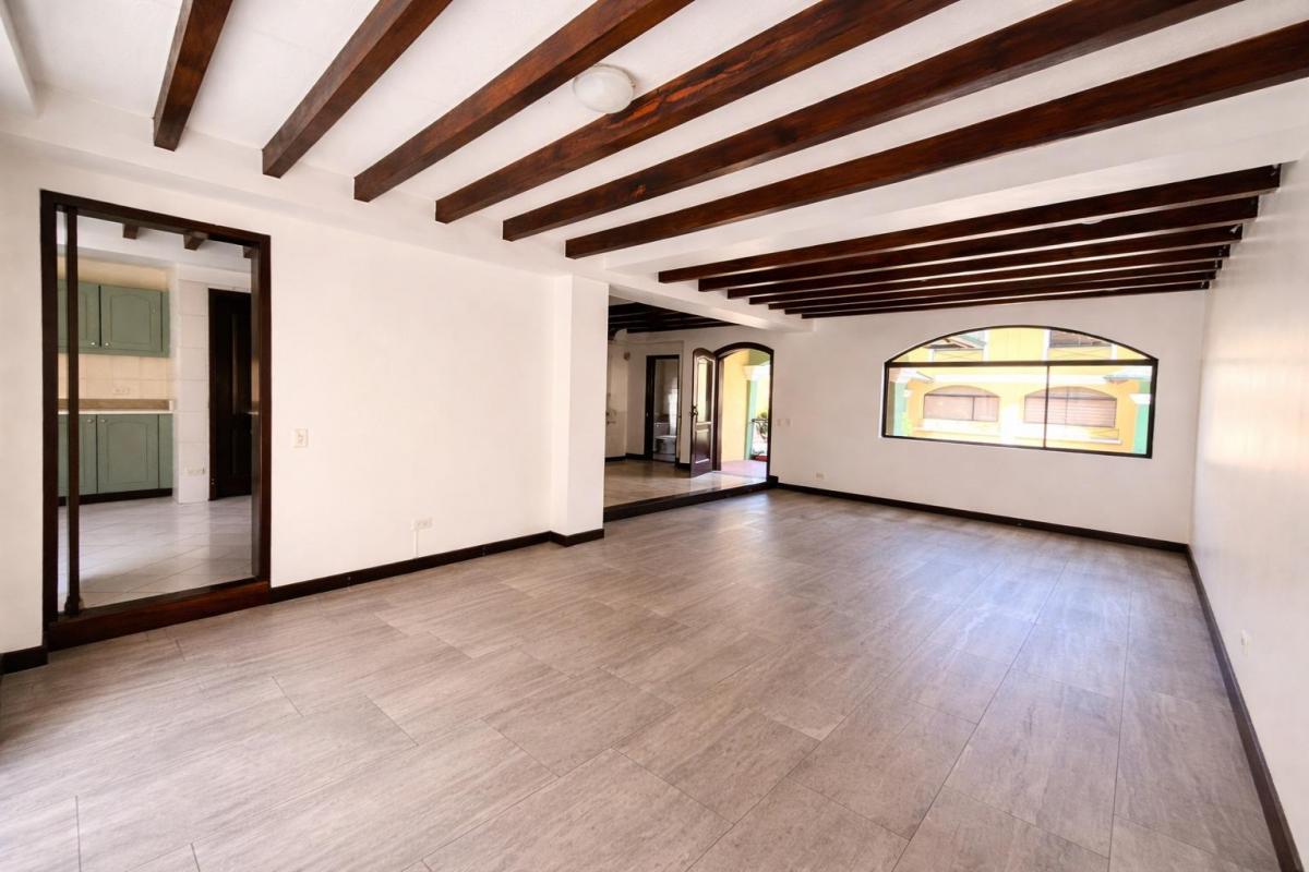 Casa de 265 m² en Venta en Cumbayá Cerca de Usfq y Paseo San Francisco — imagen 8