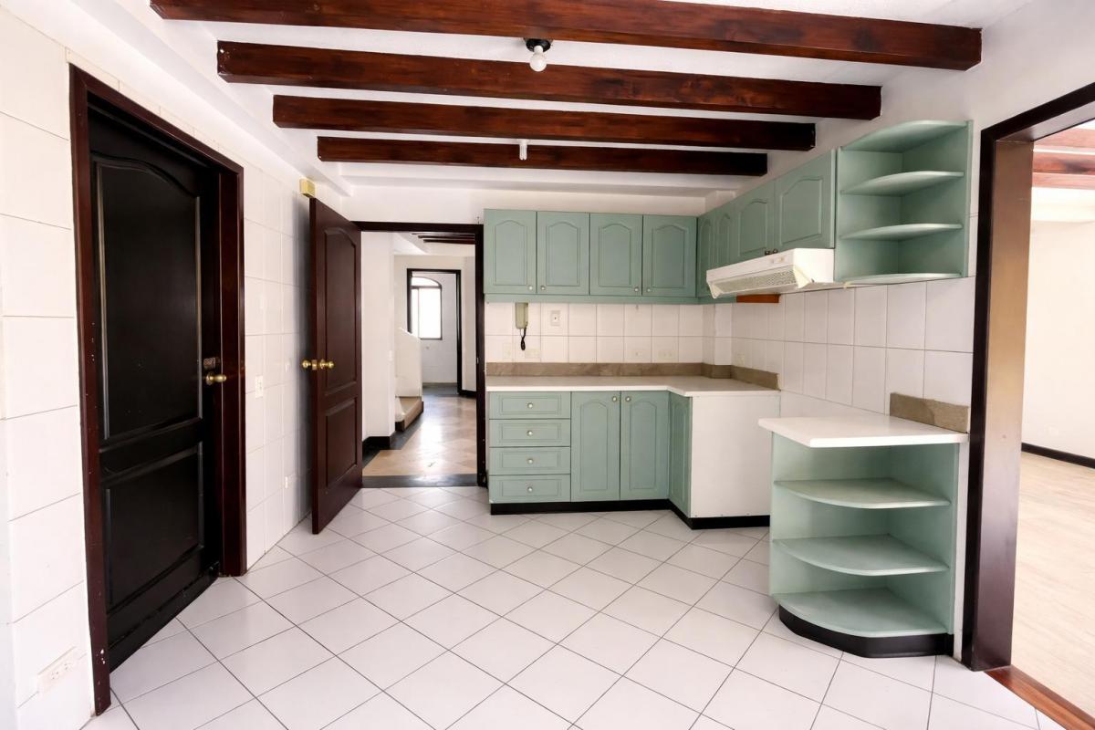 Casa de 265 m² en Venta en Cumbayá Cerca de Usfq y Paseo San Francisco — imagen 6