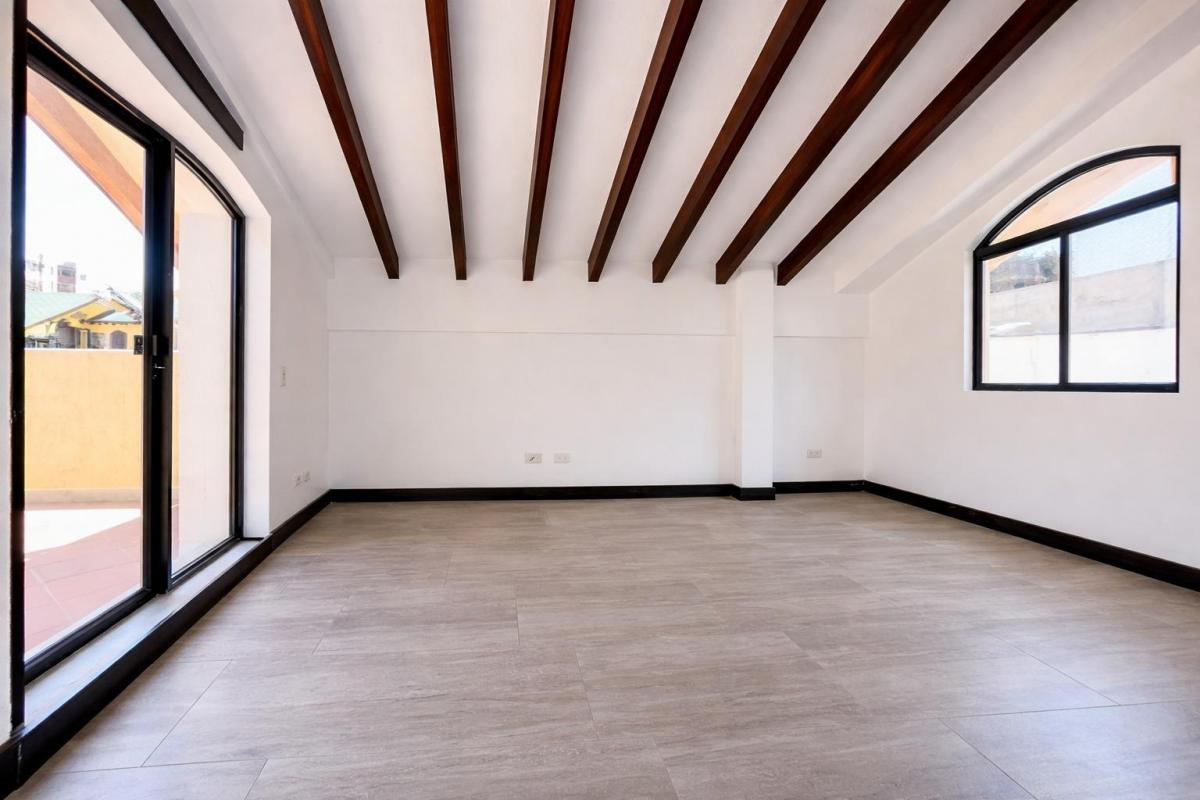 Casa de 265 m² en Venta en Cumbayá Cerca de Usfq y Paseo San Francisco — imagen 5