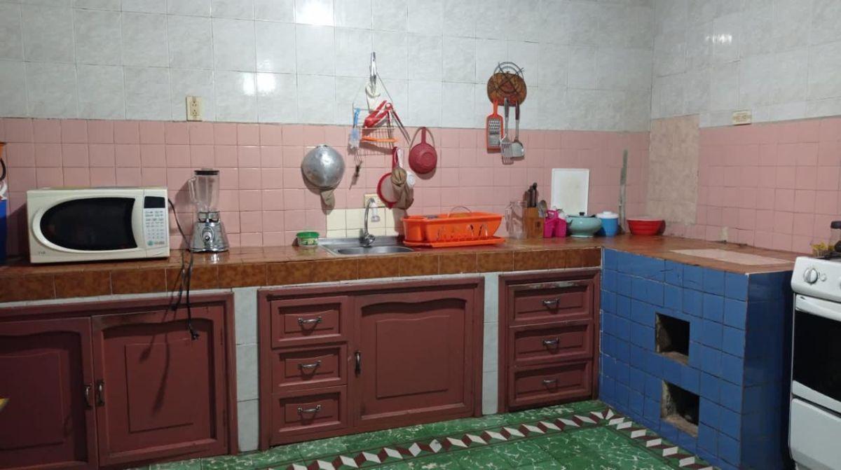 Casa en Venta en El Centro de Tulcán con 2 Locales Comerciales, Carchi — imagen 9