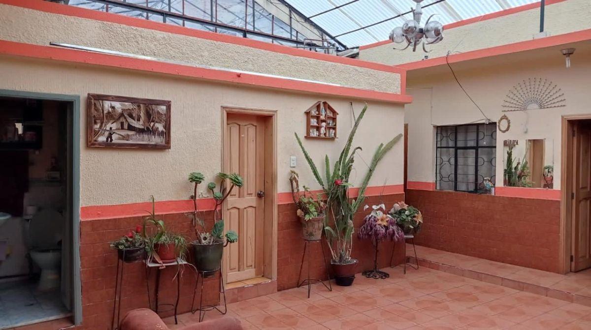 Casa en Venta en El Centro de Tulcán con 2 Locales Comerciales, Carchi — imagen 7