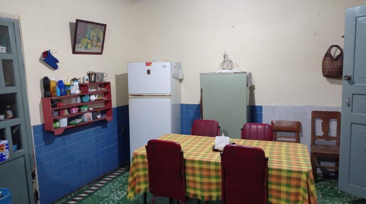 Casa en Venta en El Centro de Tulcán con 2 Locales Comerciales, Carchi — imagen 3