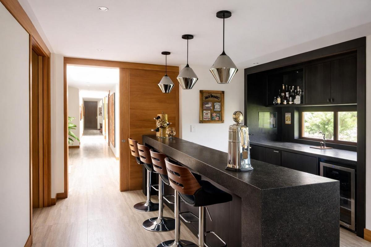 Casa de Lujo en Venta en Puembo con Piscina y 15000 m² Terreno — imagen 9