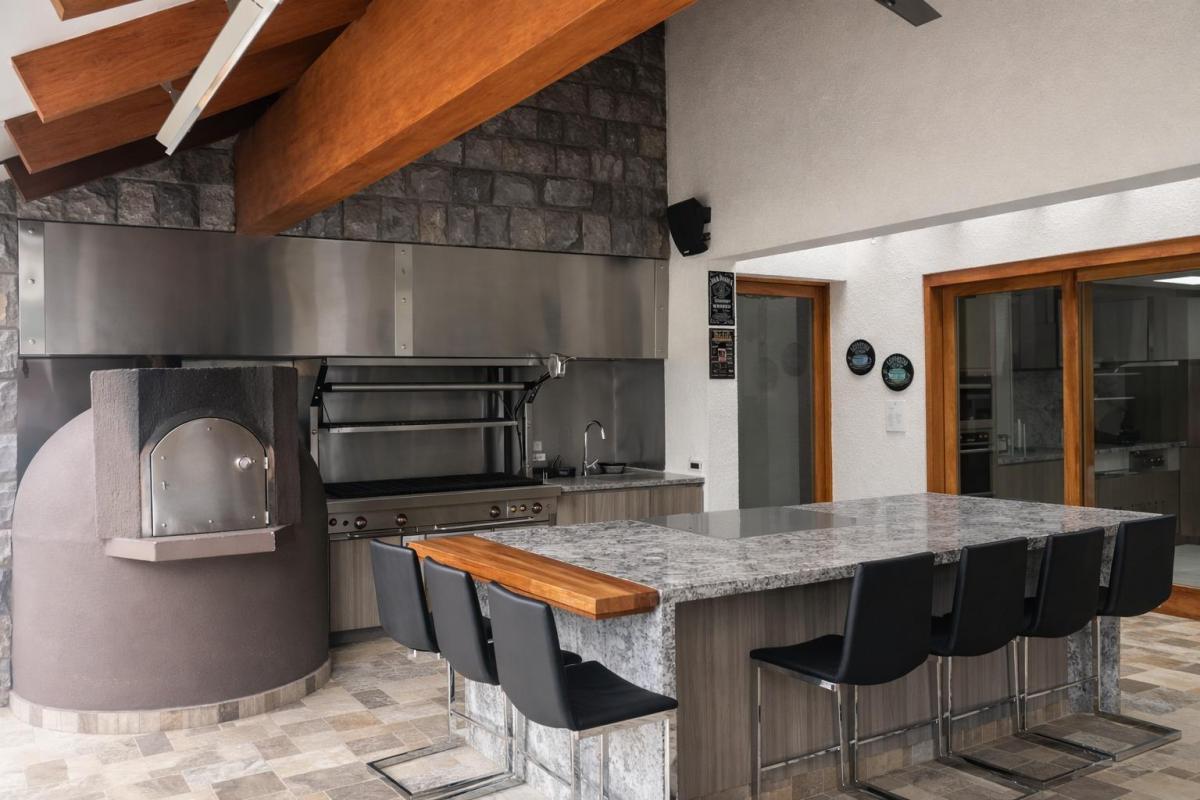 Casa de Lujo en Venta en Puembo con Piscina y 15000 m² Terreno — imagen 8