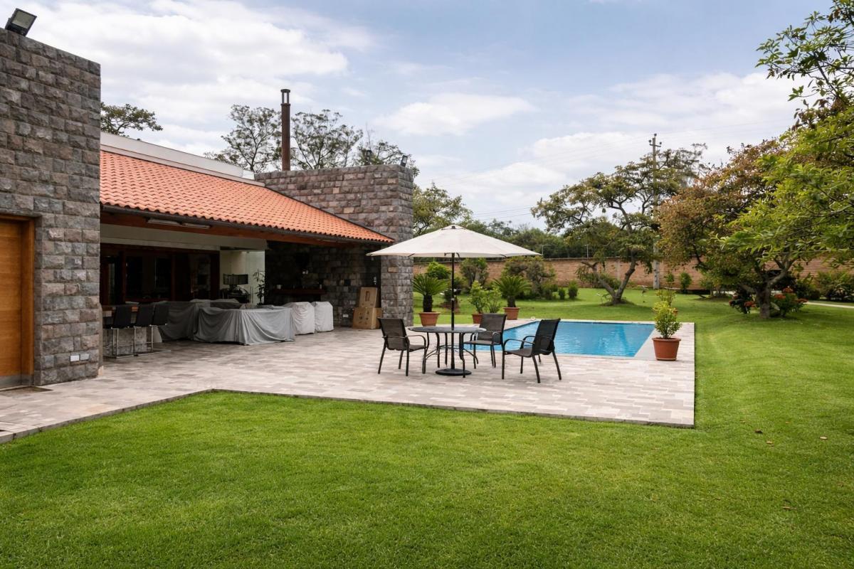 Casa de Lujo en Venta en Puembo con Piscina y 15000 m² Terreno — imagen 5
