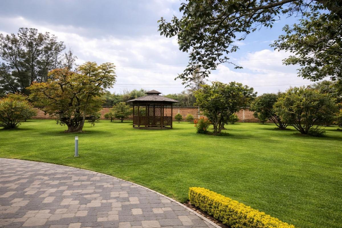 Casa de Lujo en Venta en Puembo con Piscina y 15000 m² Terreno — imagen 3