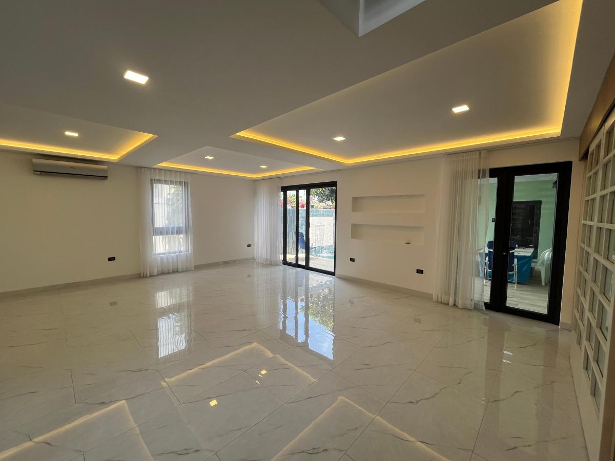 Propiedad en Portón del Río— Amplia Moderna y con Piscina, Guayas — imagen 7