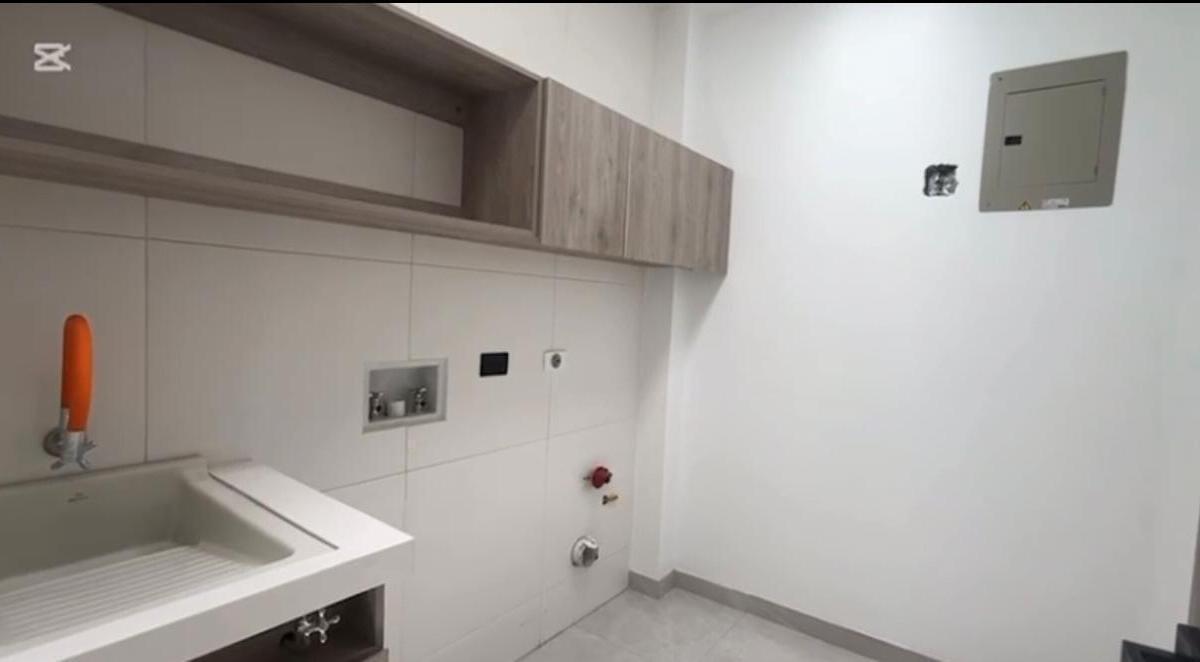 Se Vende Casa Sector La Armenia con Acabados de Lujo — imagen 3