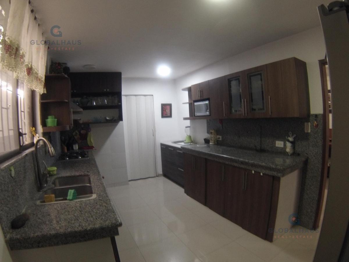 Venta de Departamento en Urdesa, Av Los Cedros, 3 Habitaciones A. F, Guayas — imagen 10