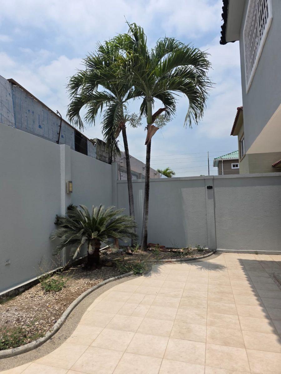 Casa en Venta en Via La Costa Urbanización Cerrada, Guayas — imagen 3
