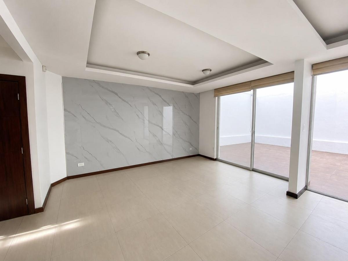 Casa de Venta en Cumbayá | Cerca de La Usfq | Urbanización con Seguridad 24/7 — imagen 10