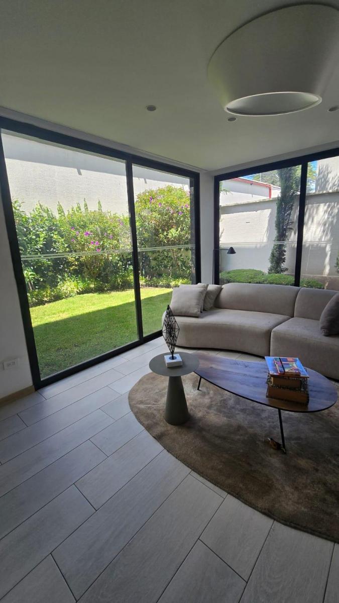 Linda Casa de Estilo Moderno Ideal Para Familias Jovenes — imagen 9