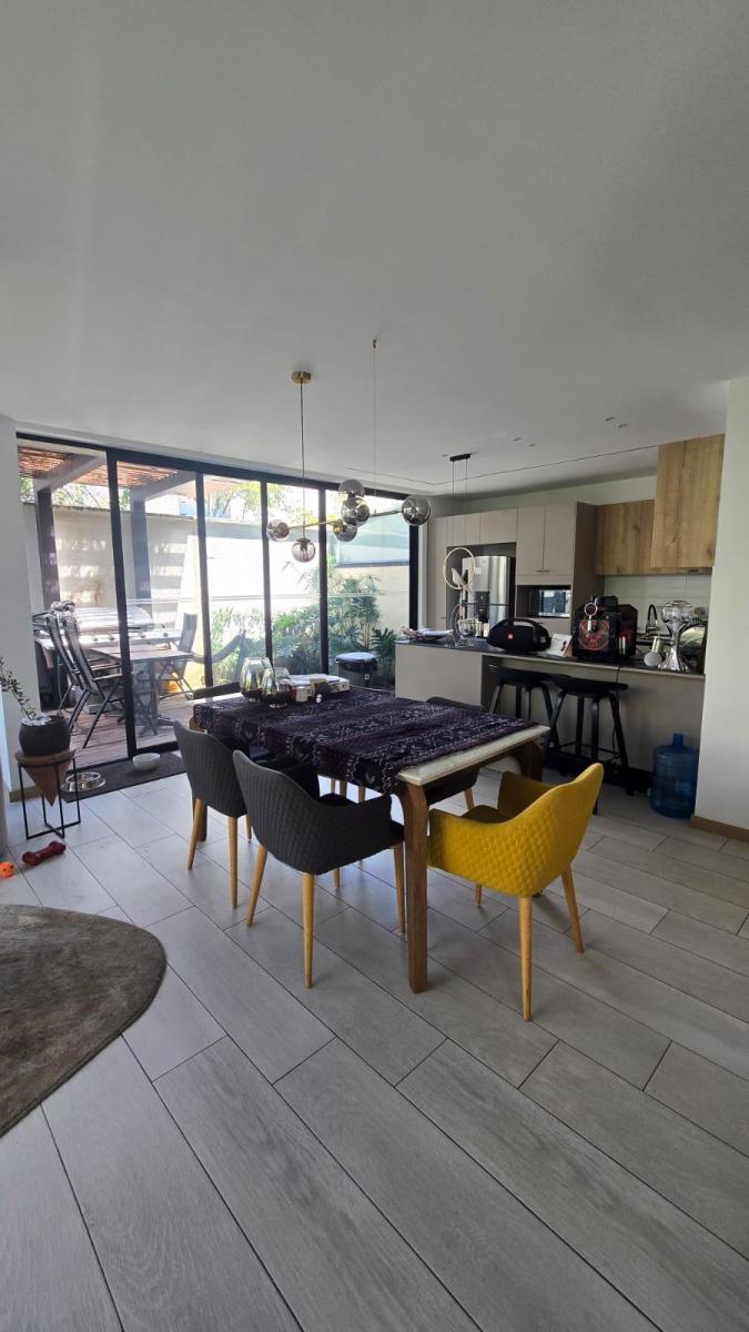 Linda Casa de Estilo Moderno Ideal Para Familias Jovenes — imagen 7