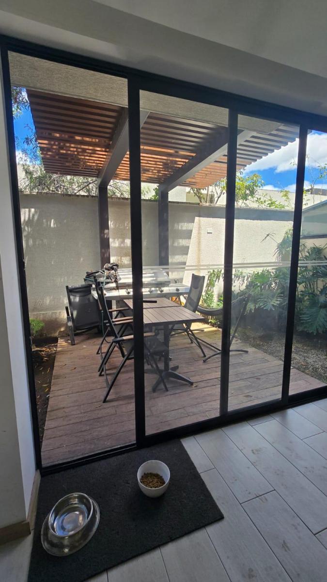 Linda Casa de Estilo Moderno Ideal Para Familias Jovenes — imagen 6