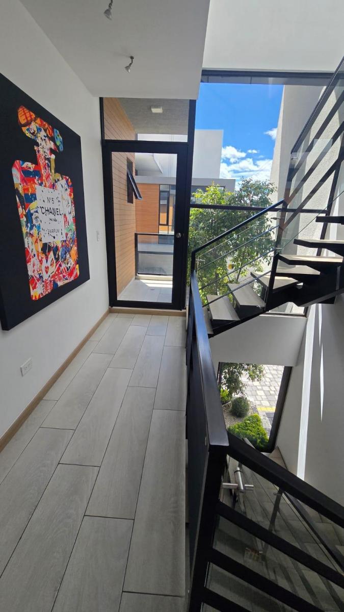 Linda Casa de Estilo Moderno Ideal Para Familias Jovenes — imagen 5
