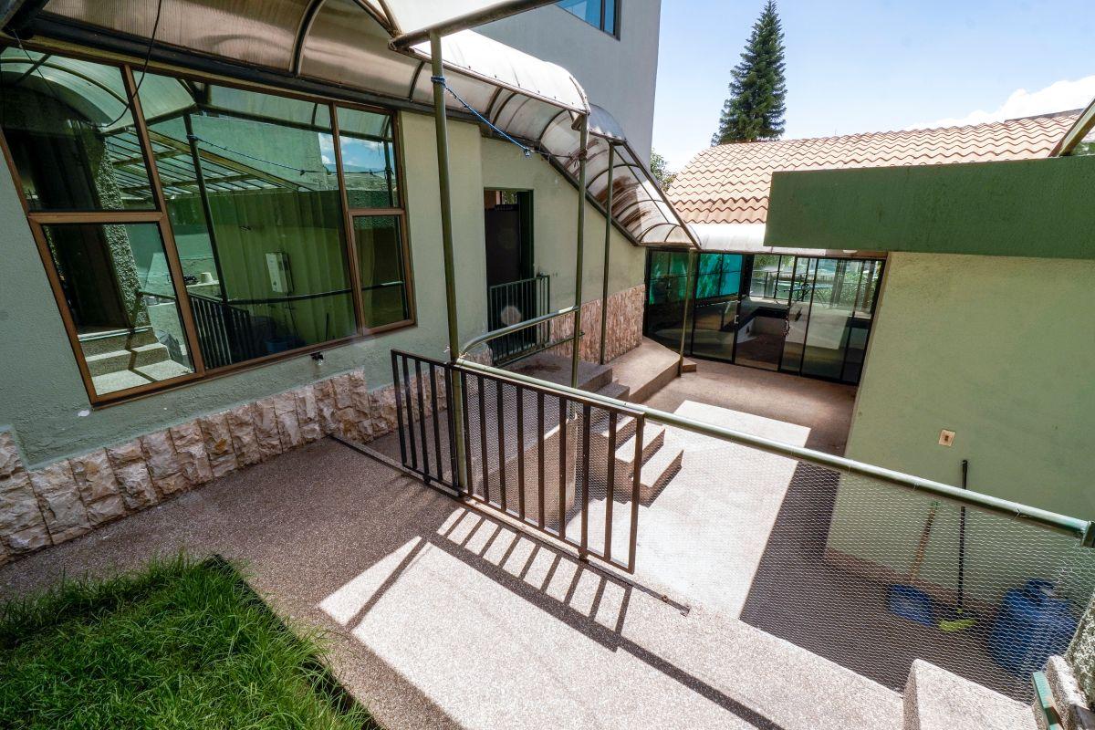 Casa de Venta en Urbanización Cumbres del Valle 718 m² Útiles con Piscina — imagen 9