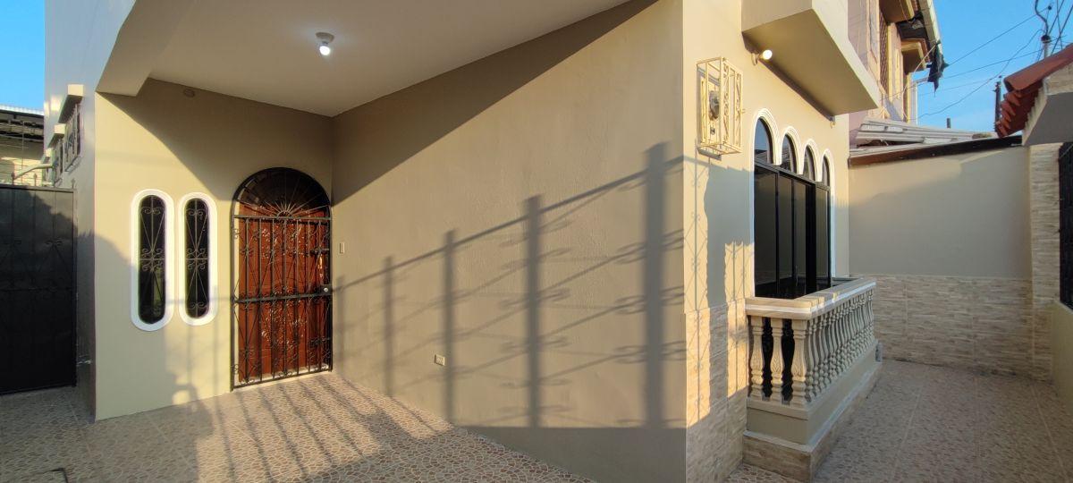 Casa Renovada en Venta en Guayacanes, Sector con Cerramiento (Seguridad), Guayas — imagen 10