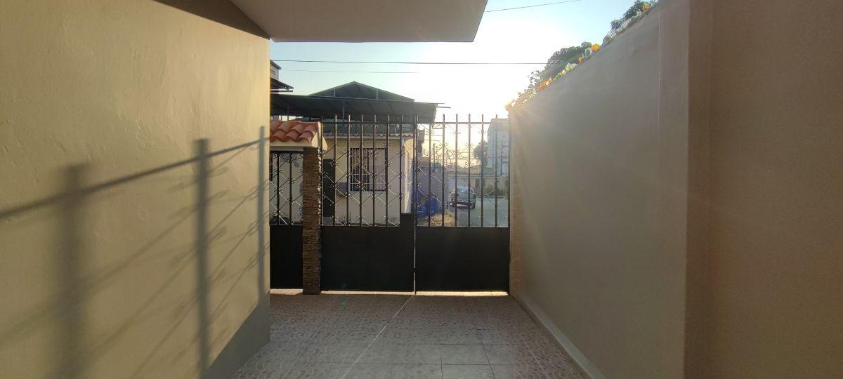 Casa Renovada en Venta en Guayacanes, Sector con Cerramiento (Seguridad), Guayas — imagen 8