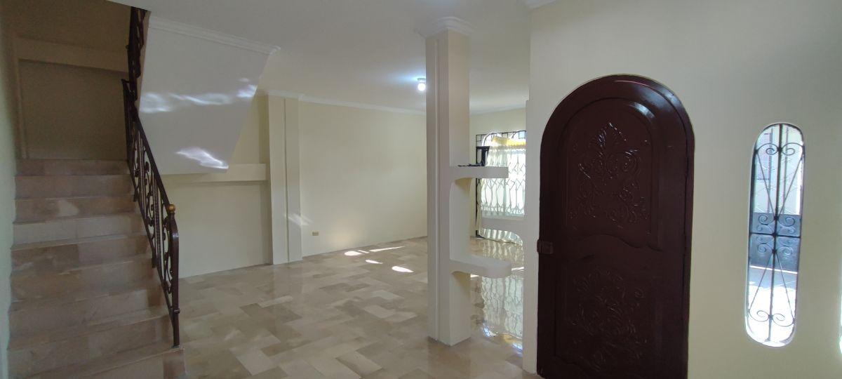 Casa Renovada en Venta en Guayacanes, Sector con Cerramiento (Seguridad), Guayas — imagen 5