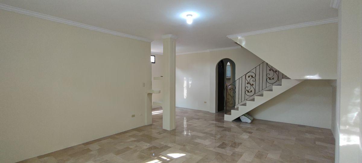 Casa Renovada en Venta en Guayacanes, Sector con Cerramiento (Seguridad), Guayas — imagen 4