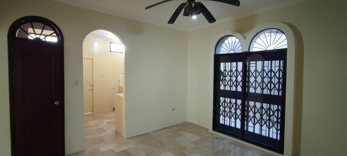 Casa Renovada en Venta en Guayacanes, Sector con Cerramiento (Seguridad), Guayas — imagen 3