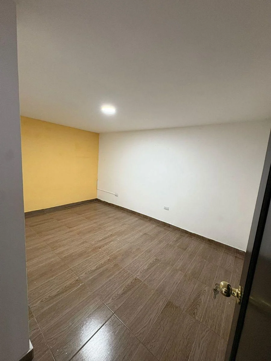 Casa en Venta Remodelada en Las Orquideas | Norte - Guayaquil | con Bases de Ampliacion (Rg), Guayas — imagen 3