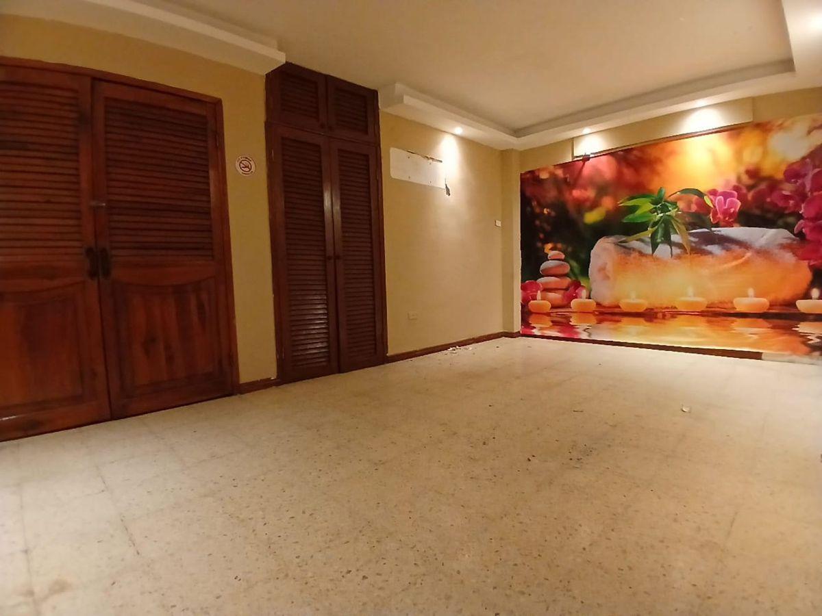 Venta Casa en Kenedy con Uso de Suelo Comercial L. Bermeo, Guayas — imagen 9