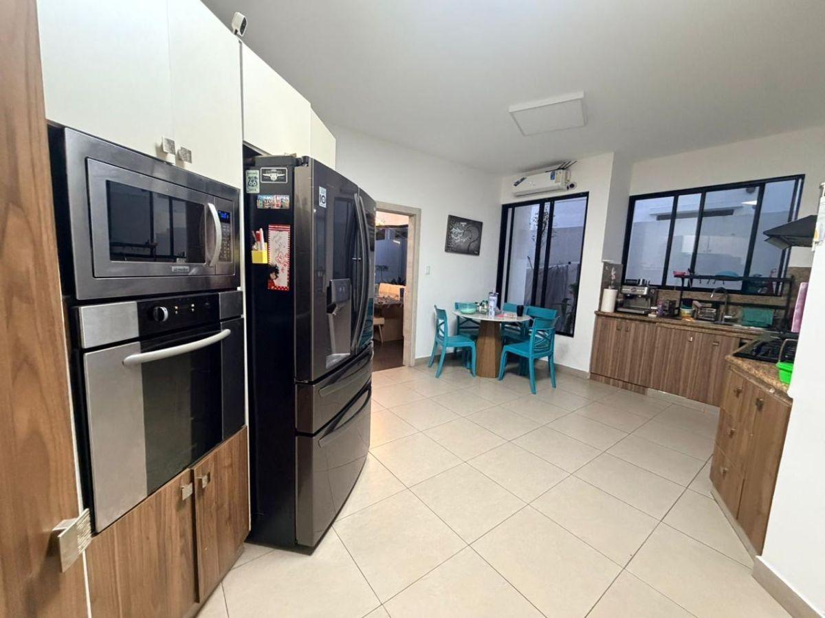 7611. Urb. Portofino - Via a La Costa, Vendo Casa 3 Dorm. $445.000. Guayas — imagen 8