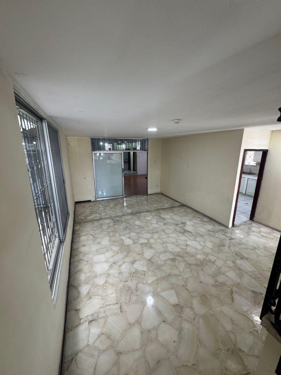 Amplia Casa de 5 Habitaciones con Parqueo Sector Cerrado Kennedy Nueva, Guayas — imagen 10