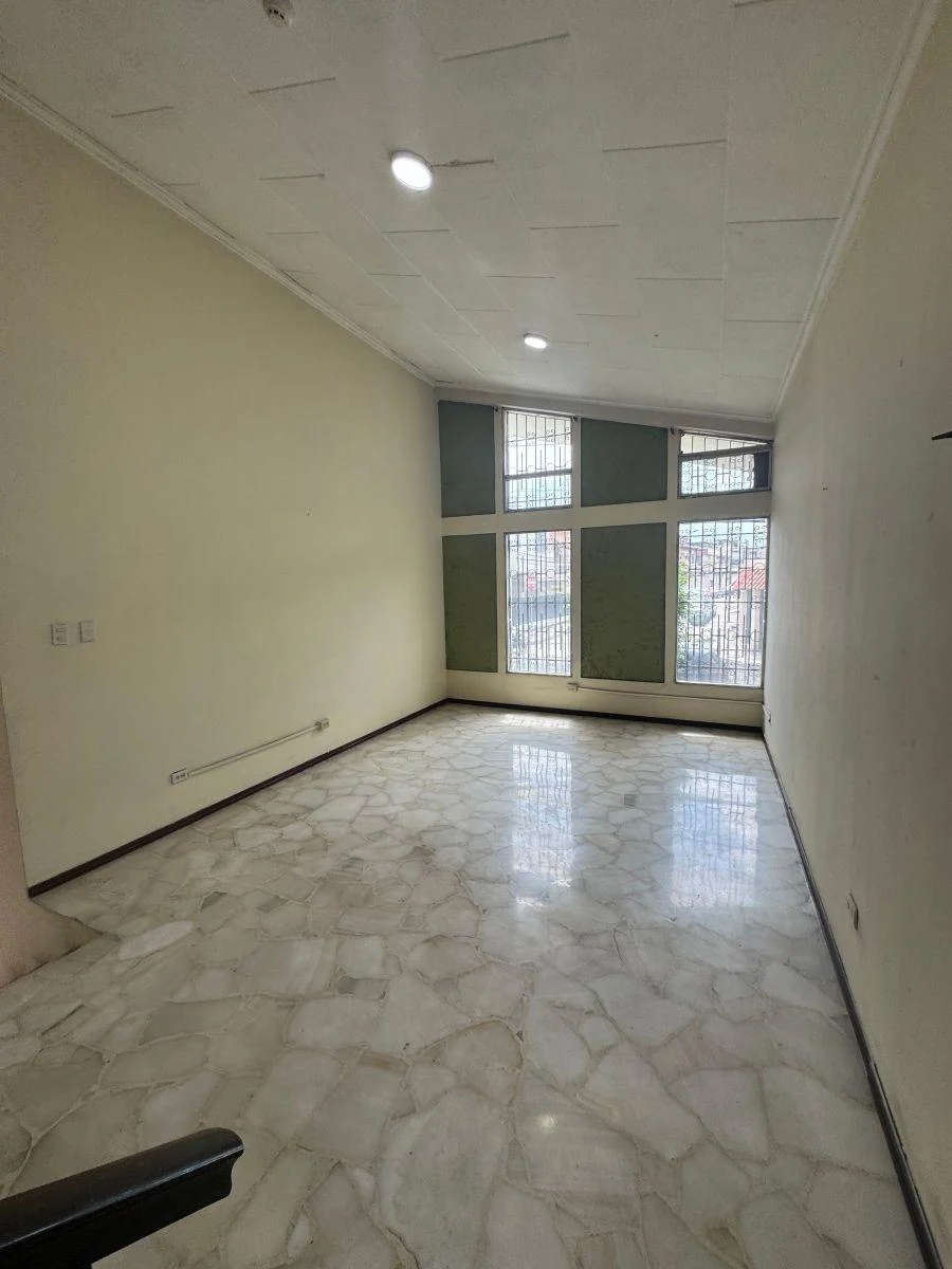 Amplia Casa de 5 Habitaciones con Parqueo Sector Cerrado Kennedy Nueva, Guayas — imagen 9