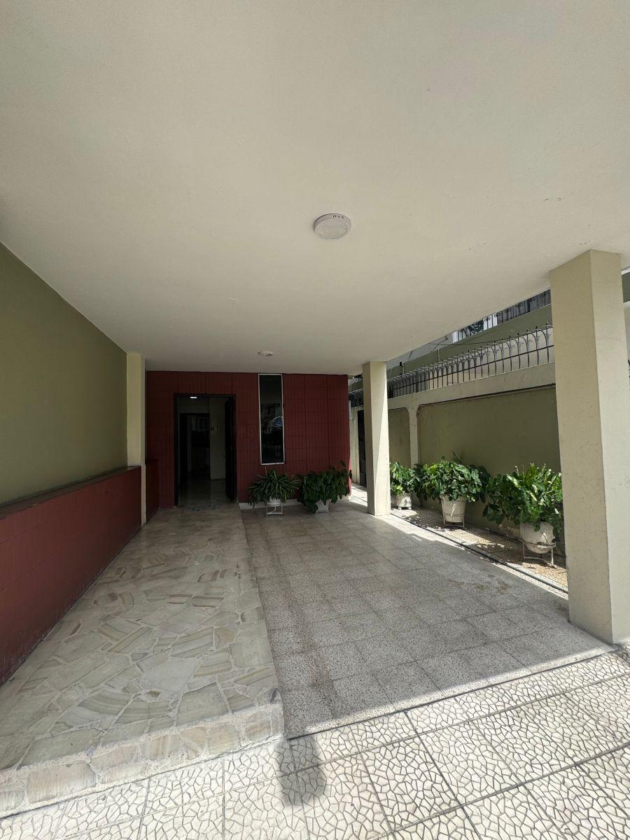 Amplia Casa de 5 Habitaciones con Parqueo Sector Cerrado Kennedy Nueva, Guayas — imagen 6