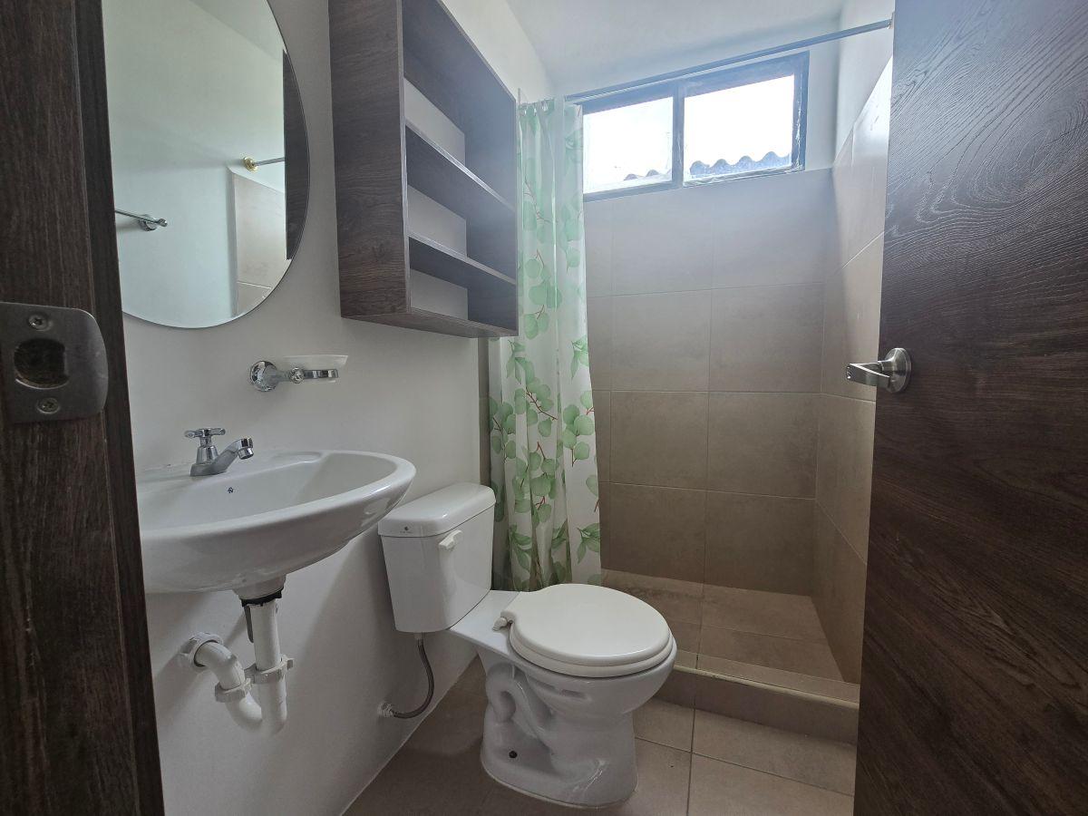 Vendo Casa en Urbanización Los Prados 2 en Excelente Estado, Guayas — imagen 9