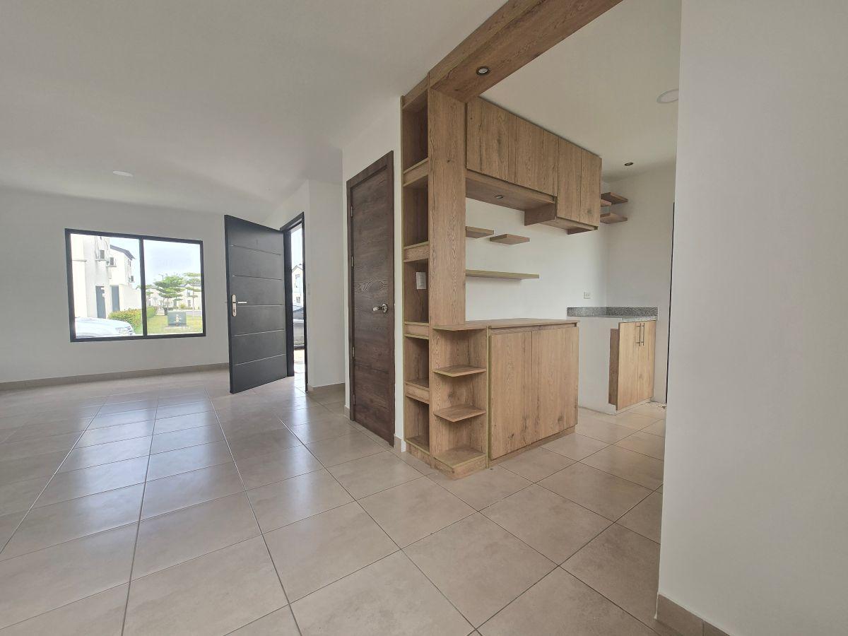 Vendo Casa en Urbanización Los Prados 2 en Excelente Estado, Guayas — imagen 4