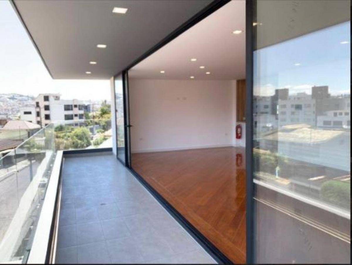Venta Departamento con Balcon 3 Dorm. Urbanizacion El Condado — imagen 10