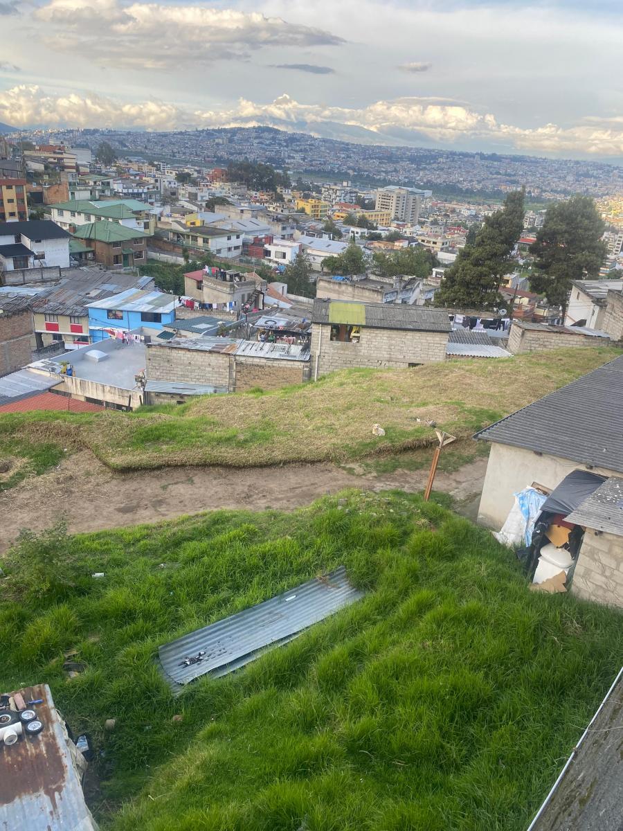 Vendo Terreno de 1.212 m² Topografia Irregular Cerca C. C. El Bosque — imagen 3