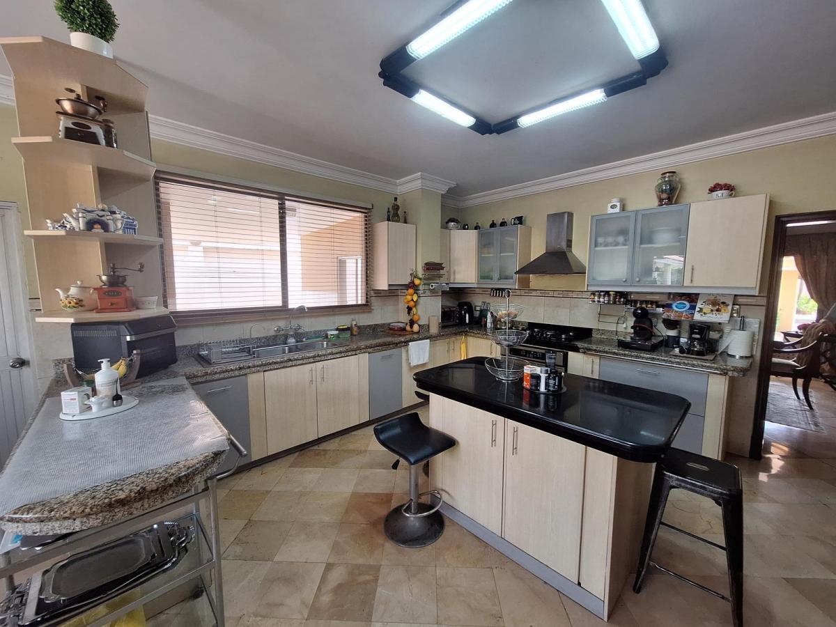 Casa en Venta de 4 Dorm. con Piscina y Vista Al Lago en Urb. El Río, Vía Samborondón, Guayas — imagen 3