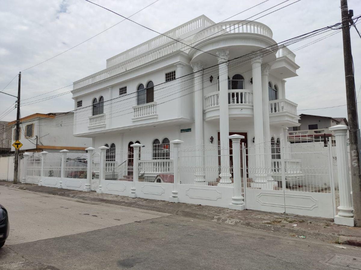 Vendo Hermosa y Amplia Casa Esquinera en Samanes 1,terraza, 3 Parqueos, 4 Dorm., Guayas — imagen 10