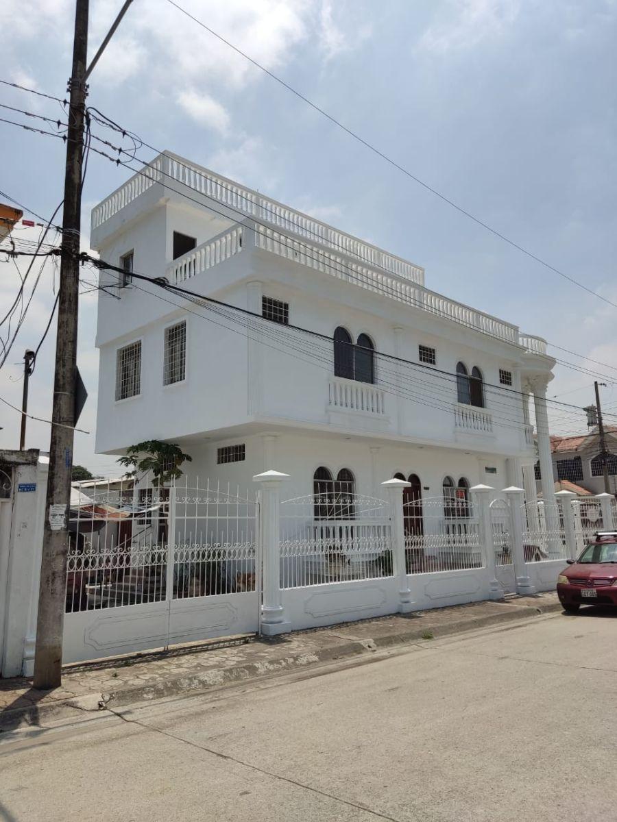 Vendo Hermosa y Amplia Casa Esquinera en Samanes 1,terraza, 3 Parqueos, 4 Dorm., Guayas — imagen 9