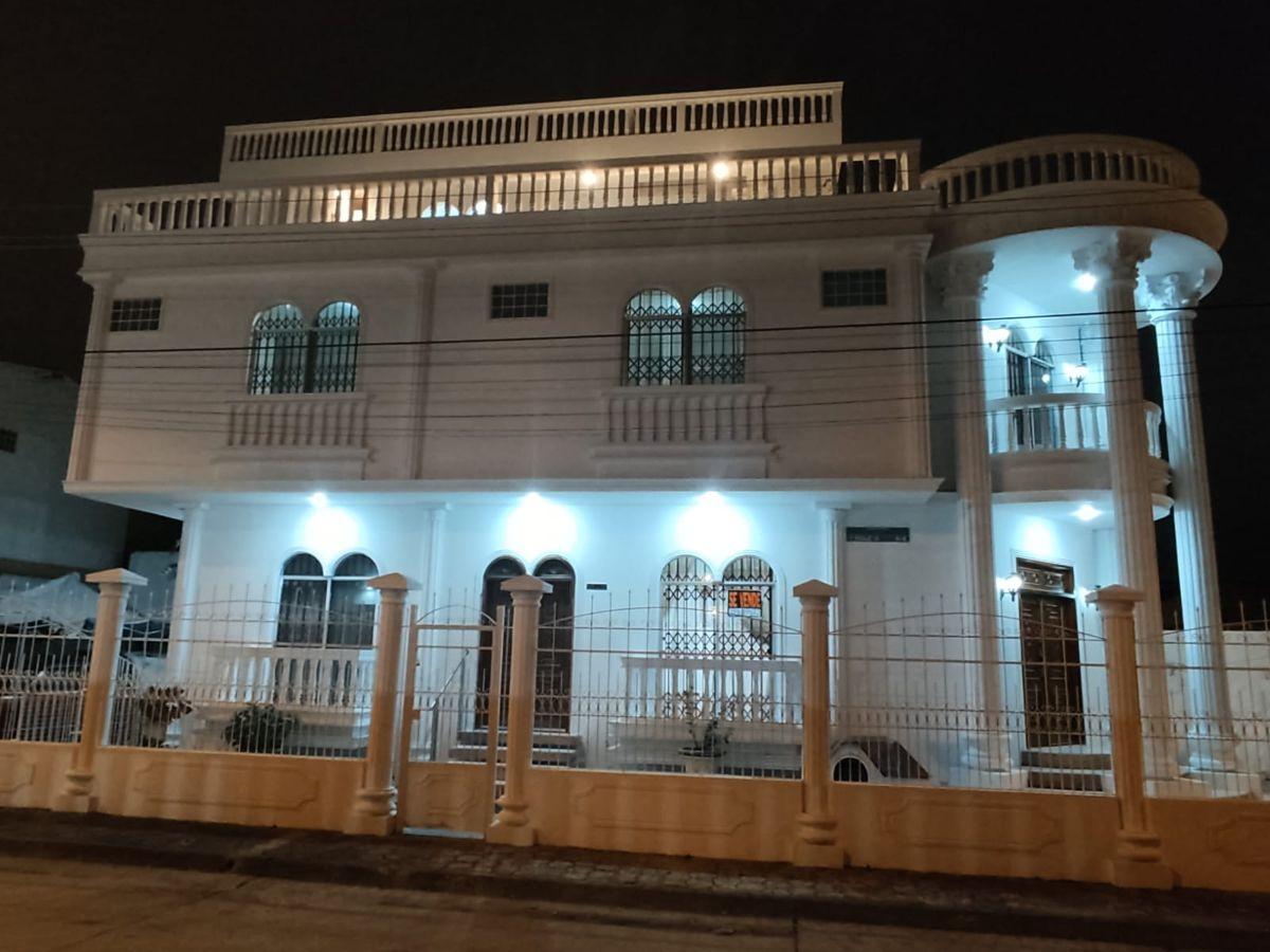 Vendo Hermosa y Amplia Casa Esquinera en Samanes 1,terraza, 3 Parqueos, 4 Dorm., Guayas — imagen 8