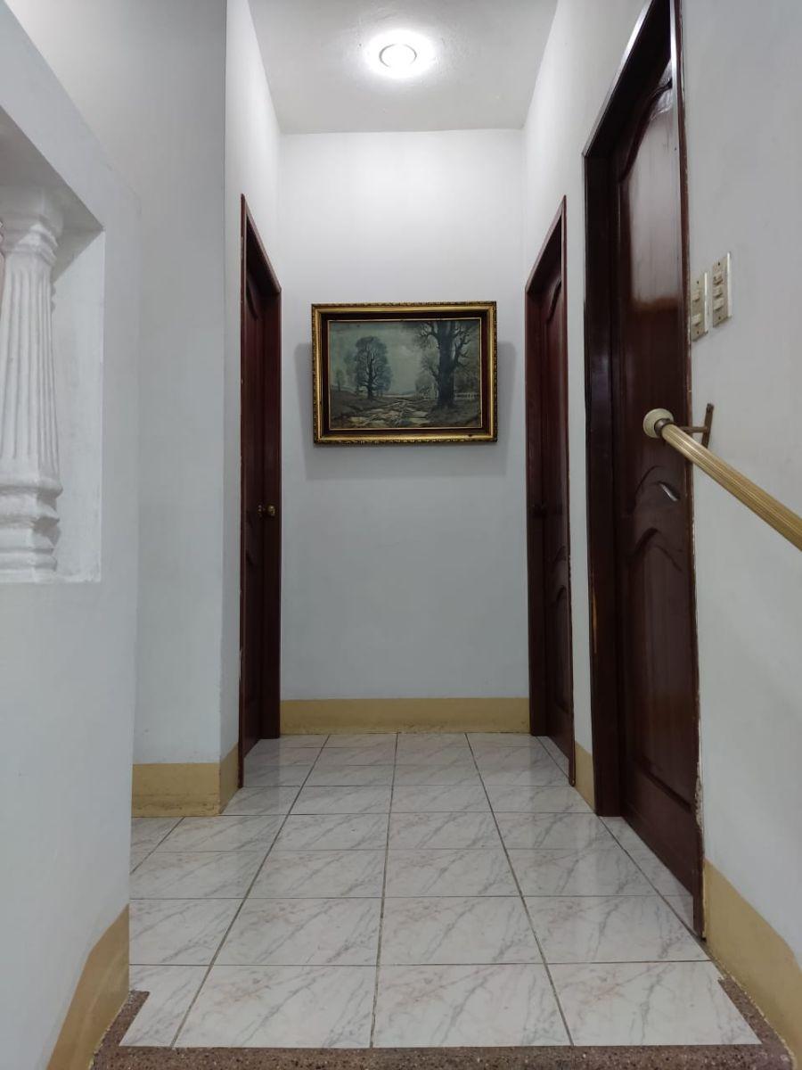 Vendo Hermosa y Amplia Casa Esquinera en Samanes 1,terraza, 3 Parqueos, 4 Dorm., Guayas — imagen 3