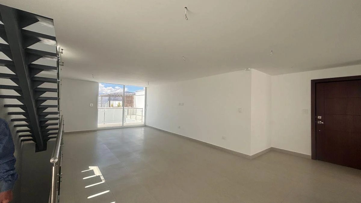 Vendo Casa con Terraza de 212 m y Vista Panorámica de Cumbayá en Yanazarapata — imagen 4