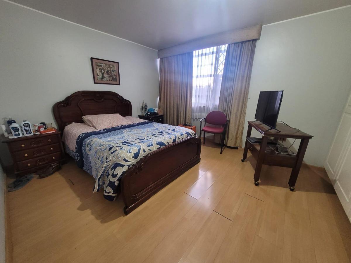 Venta Departamento 12 de Octubre y Coruña, Area 159 m, Vista, 1 Parqueadero — imagen 4