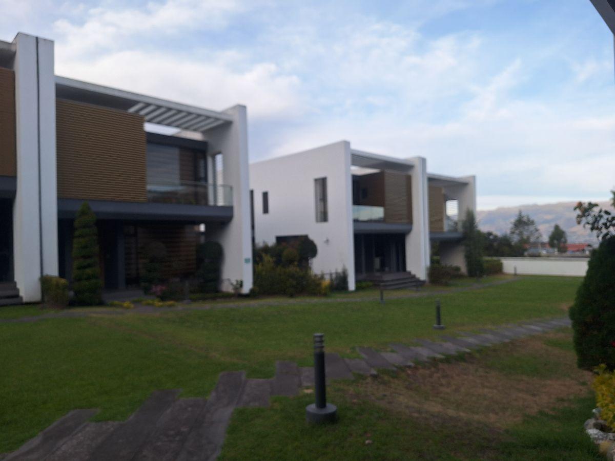 Casa de 238 m² con 3 Habitaciones en Venta en Cumbayá — imagen 9