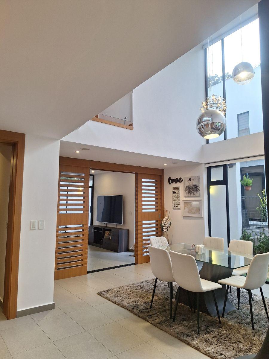 Casa de 238 m² con 3 Habitaciones en Venta en Cumbayá — imagen 8