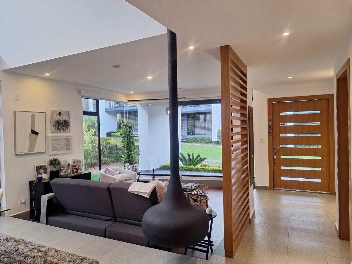 Casa de 238 m² con 3 Habitaciones en Venta en Cumbayá — imagen 7