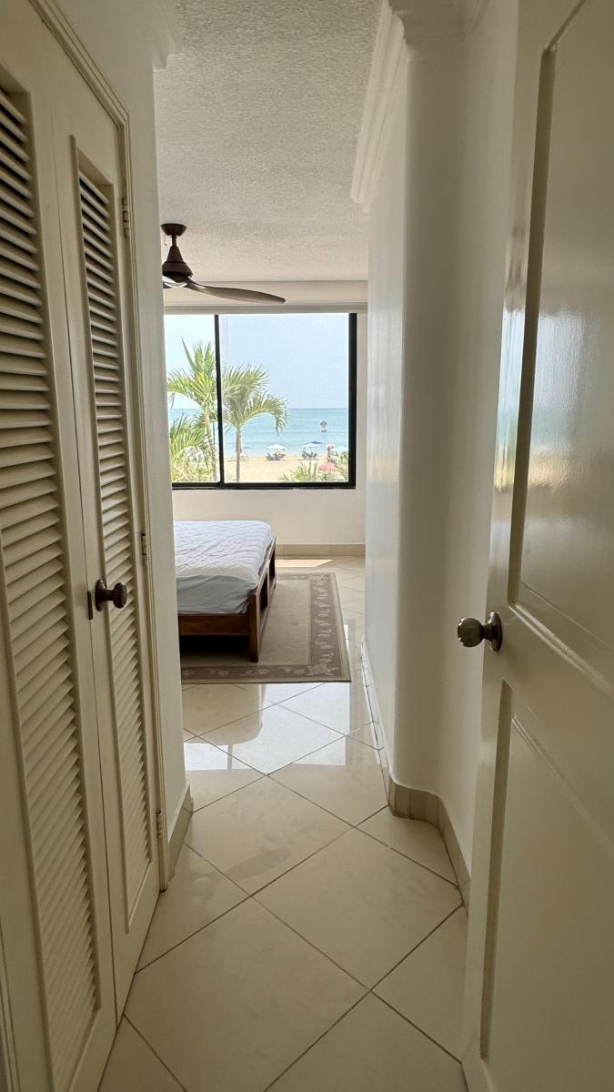 Departamento Al Pie del Mar en Chipipe, Salinas — imagen 4