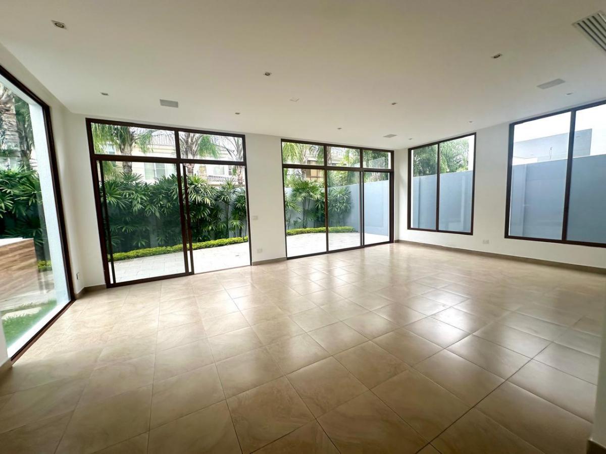 Samborondon. Mocoli Casa en Venta Urbanizacion Exclusiva, Guayas — imagen 9
